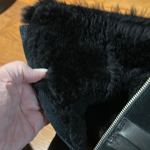 UGG Black Winter Boots with Fur Lining and Side Zipper - Picture 6 of 6